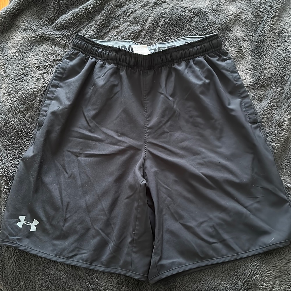 Under Armour Loose Black Short (M)